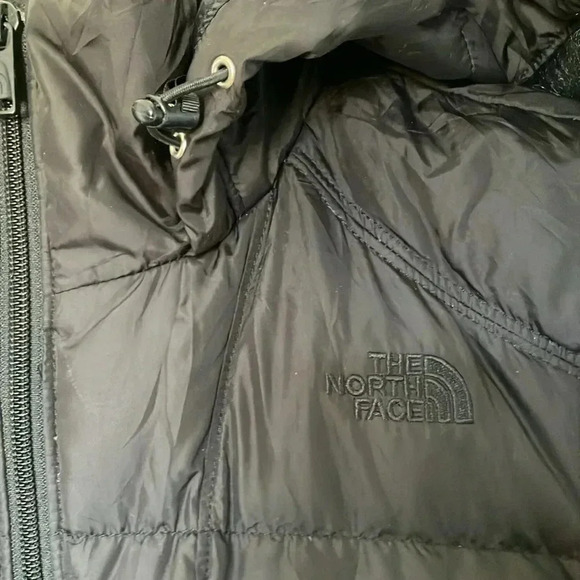 The  North Face all black down puffer hooded jacket - Picture 3 of 9